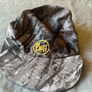 Buff run/pack hat with cinch